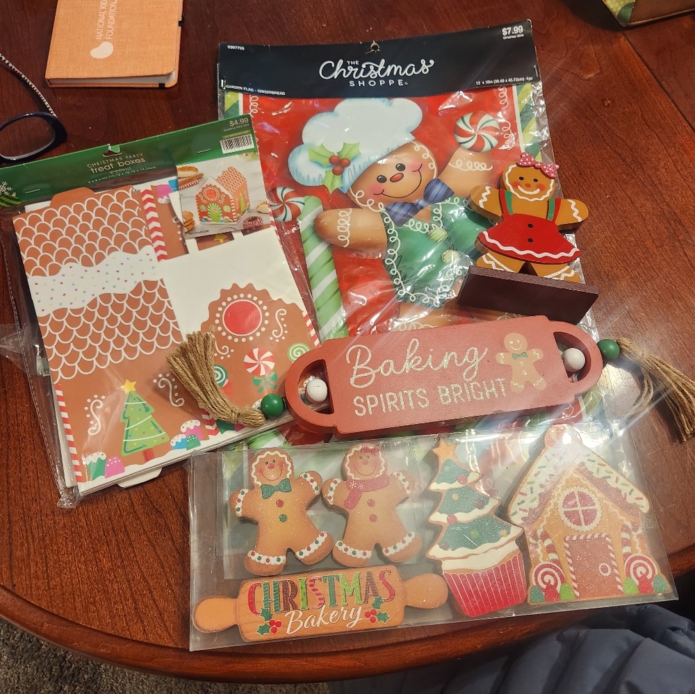 Gingerbread Decor Set